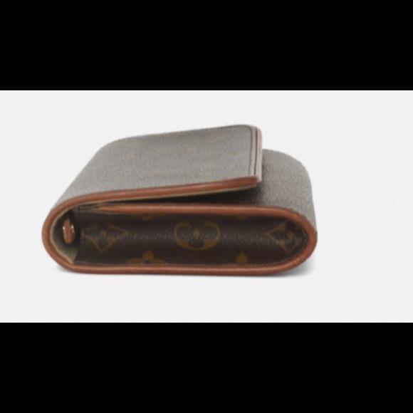 Louis Vuitton Monogram Pochette Twin - Picture 6 of 15